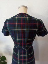Charger l'image dans la galerie, 1960s - Elegant Tartan Wool Belted Dress - W33 (84cm)