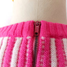Charger l'image dans la galerie, 1950s 1960s - JF, United Kingdom - Adorable Pink Striped Wool Sweater