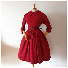 Charger l'image dans la galerie, 1950s - WÜNDISCH, Augsburg - Gorgeous Red & Black Dress - W26 (66cm)