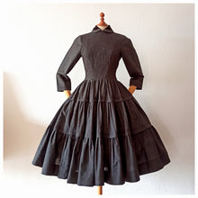 Cargar imagen en el visor de la galería, 1940s 1950s - Outstanding Beauty Grey Dress - W28.5 (72cm)