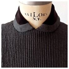 Cargar imagen en el visor de la galería, 1940s 1950s - Outstanding Beauty Grey Dress - W28.5 (72cm)