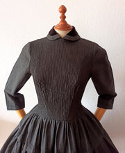 Cargar imagen en el visor de la galería, 1940s 1950s - Outstanding Beauty Grey Dress - W28.5 (72cm)