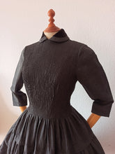 Cargar imagen en el visor de la galería, 1940s 1950s - Outstanding Beauty Grey Dress - W28.5 (72cm)