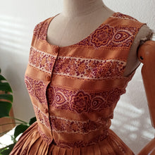 Charger l'image dans la galerie, 1950s 1960s - Gorgeous Autumnal Floral Print Cotton Dress - W25 (64cm)