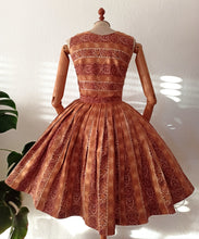 Charger l'image dans la galerie, 1950s 1960s - Gorgeous Autumnal Floral Print Cotton Dress - W25 (64cm)