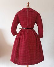 Charger l'image dans la galerie, 1950s - WÜNDISCH, Augsburg - Gorgeous Red & Black Dress - W26 (66cm)