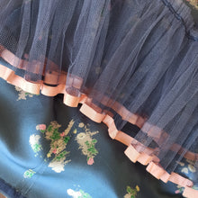 Cargar imagen en el visor de la galería, 1940s - R&K Originals, USA - Exquisite Floral Silk Crepe Dress - W25 (64cm)