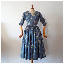 Cargar imagen en el visor de la galería, 1940s - R&K Originals, USA - Exquisite Floral Silk Crepe Dress - W25 (64cm)