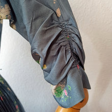 Cargar imagen en el visor de la galería, 1940s - R&K Originals, USA - Exquisite Floral Silk Crepe Dress - W25 (64cm)