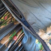 Cargar imagen en el visor de la galería, 1940s - R&K Originals, USA - Exquisite Floral Silk Crepe Dress - W25 (64cm)