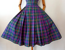 Charger l'image dans la galerie, 1950s - Saks Fifth Avenue, USA - Unworn Tartan Cotton Dress - W30 (76cm)
