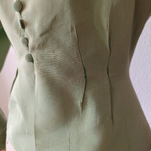 Cargar imagen en el visor de la galería, 1940s - Mabel, Paris - Exquisite Apple Green Soft Taffeta Blouse - W31 (80cm)