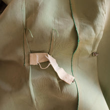 Cargar imagen en el visor de la galería, 1940s - Mabel, Paris - Exquisite Apple Green Soft Taffeta Blouse - W31 (80cm)