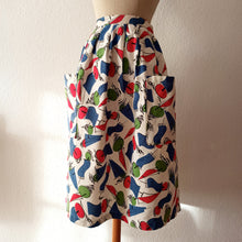 Charger l'image dans la galerie, 1940s 1950s - Adorable Toy Boats Novelty Print Skirt - W28 (70cm)