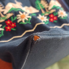 Cargar imagen en el visor de la galería, 1940s - Gorgeous Alpine Hand Embroidery Handbag