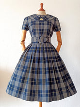 Charger l'image dans la galerie, 1950s - Gorgeous Navy Blue Tartan Winter Dress - W28.5 (72cm)