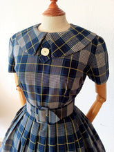 Charger l'image dans la galerie, 1950s - Gorgeous Navy Blue Tartan Winter Dress - W28.5 (72cm)