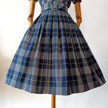 Charger l'image dans la galerie, 1950s - Gorgeous Navy Blue Tartan Winter Dress - W28.5 (72cm)