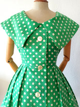 Charger l'image dans la galerie, 1950s - Iconic Adorable Green Dotted Cotton Dress - W27 (68cm)
