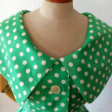 Charger l'image dans la galerie, 1950s - Iconic Adorable Green Dotted Cotton Dress - W27 (68cm)