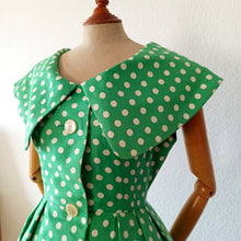 Charger l'image dans la galerie, 1950s - Iconic Adorable Green Dotted Cotton Dress - W27 (68cm)