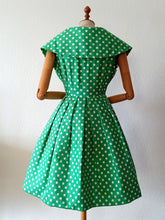 Charger l'image dans la galerie, 1950s - Iconic Adorable Green Dotted Cotton Dress - W27 (68cm)
