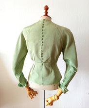 Cargar imagen en el visor de la galería, 1940s - Mabel, Paris - Exquisite Apple Green Soft Taffeta Blouse - W31 (80cm)