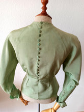 Cargar imagen en el visor de la galería, 1940s - Mabel, Paris - Exquisite Apple Green Soft Taffeta Blouse - W31 (80cm)