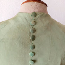 Cargar imagen en el visor de la galería, 1940s - Mabel, Paris - Exquisite Apple Green Soft Taffeta Blouse - W31 (80cm)