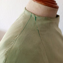 Cargar imagen en el visor de la galería, 1940s - Mabel, Paris - Exquisite Apple Green Soft Taffeta Blouse - W31 (80cm)