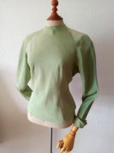 Cargar imagen en el visor de la galería, 1940s - Mabel, Paris - Exquisite Apple Green Soft Taffeta Blouse - W31 (80cm)