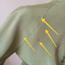 Cargar imagen en el visor de la galería, 1940s - Mabel, Paris - Exquisite Apple Green Soft Taffeta Blouse - W31 (80cm)