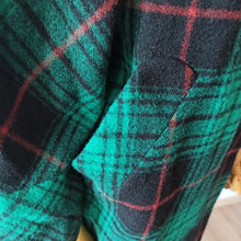 Cargar imagen en el visor de la galería, 1940s - Radical Puff Shoulders Tartan Wool Coat