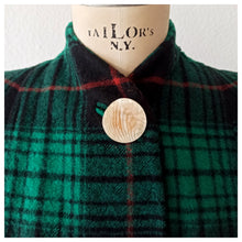 Cargar imagen en el visor de la galería, 1940s - Radical Puff Shoulders Tartan Wool Coat