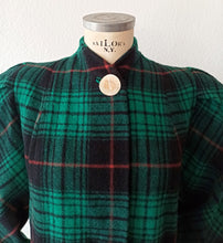 Cargar imagen en el visor de la galería, 1940s - Radical Puff Shoulders Tartan Wool Coat