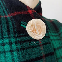 Cargar imagen en el visor de la galería, 1940s - Radical Puff Shoulders Tartan Wool Coat