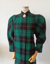 Cargar imagen en el visor de la galería, 1940s - Radical Puff Shoulders Tartan Wool Coat