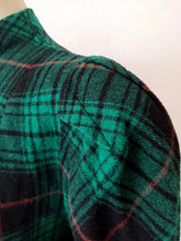 Cargar imagen en el visor de la galería, 1940s - Radical Puff Shoulders Tartan Wool Coat