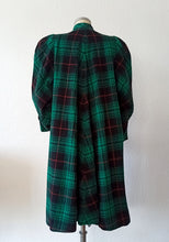 Cargar imagen en el visor de la galería, 1940s - Radical Puff Shoulders Tartan Wool Coat