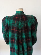Cargar imagen en el visor de la galería, 1940s - Radical Puff Shoulders Tartan Wool Coat
