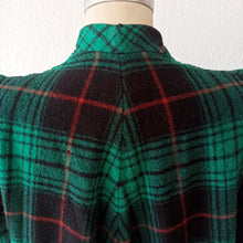 Cargar imagen en el visor de la galería, 1940s - Radical Puff Shoulders Tartan Wool Coat