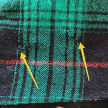 Cargar imagen en el visor de la galería, 1940s - Radical Puff Shoulders Tartan Wool Coat