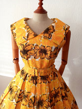 Charger l'image dans la galerie, 1950s - ASTOR, France - Spectacular Roses Floral Print Dress - W28.5 (72cm)