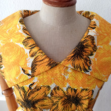 Charger l'image dans la galerie, 1950s - ASTOR, France - Spectacular Roses Floral Print Dress - W28.5 (72cm)