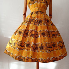 Charger l'image dans la galerie, 1950s - ASTOR, France - Spectacular Roses Floral Print Dress - W28.5 (72cm)
