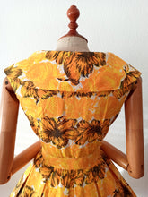 Charger l'image dans la galerie, 1950s - ASTOR, France - Spectacular Roses Floral Print Dress - W28.5 (72cm)