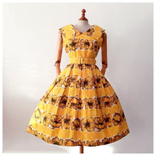 Charger l'image dans la galerie, 1950s - ASTOR, France - Spectacular Roses Floral Print Dress - W28.5 (72cm)