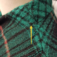 Cargar imagen en el visor de la galería, 1940s - Radical Puff Shoulders Tartan Wool Coat