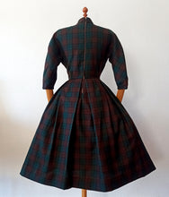 Charger l'image dans la galerie, 1940s 1950s - Outstanding French Plaid Tartan Wool Dress - W26 (66cm)