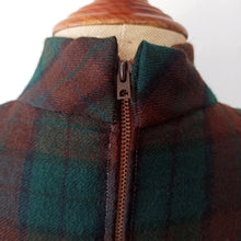 Charger l'image dans la galerie, 1940s 1950s - Outstanding French Plaid Tartan Wool Dress - W26 (66cm)
